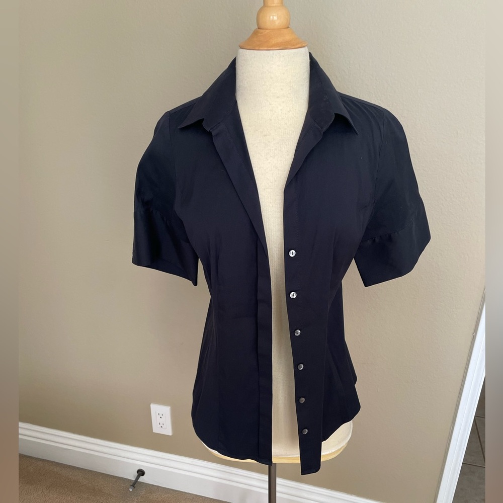 Ann Taylor short sleeve button down blouse: size 6